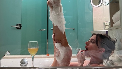 GiseLLe @aaandyourenaked cover picture