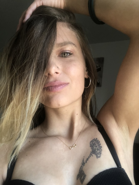 YasminaAndreea😈🥵 @andreeasweet cover picture