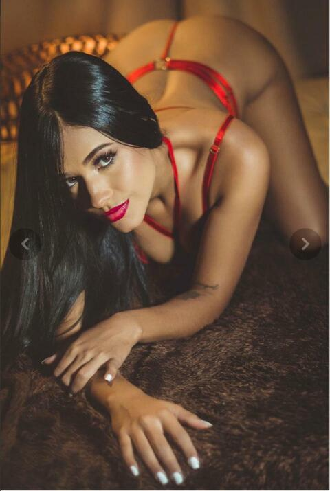 Angie Vallejo @angievallejo cover picture