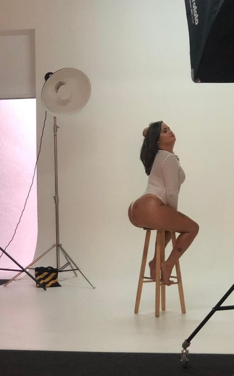 Neyeska De Abreu @annaisha cover picture