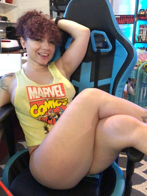 April Lee @aprillee417 cover picture