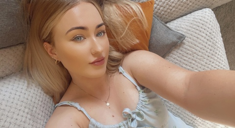 A @axoxoxo cover picture