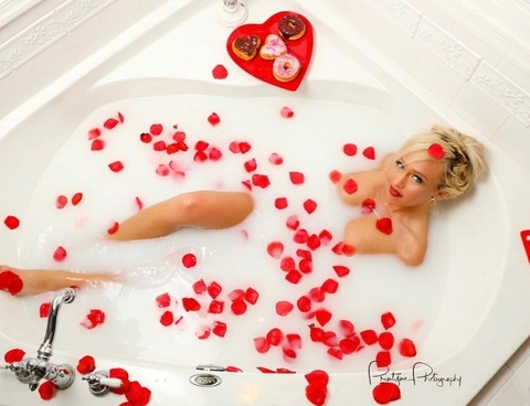 Backstagewithablonde @backstagewithablonde cover picture