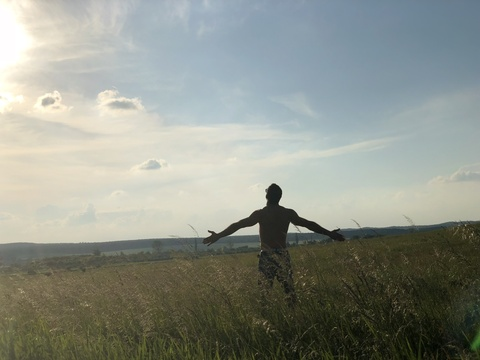 Beeee @beeee cover picture