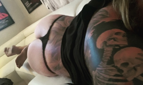 DM me 😛 @blackcandi cover picture