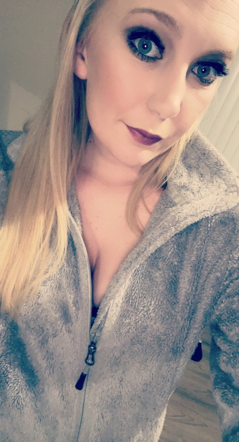 Blonde @blondebomber726 cover picture