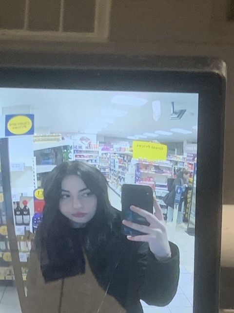 Moll @br8tty cover picture