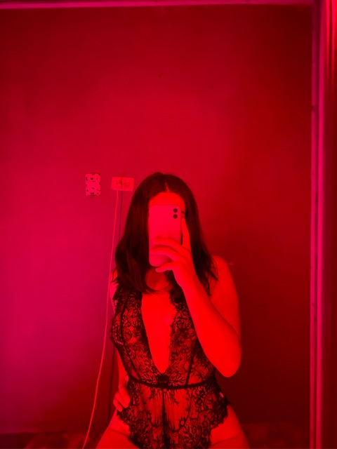 Brisa Castro @brisacv cover picture