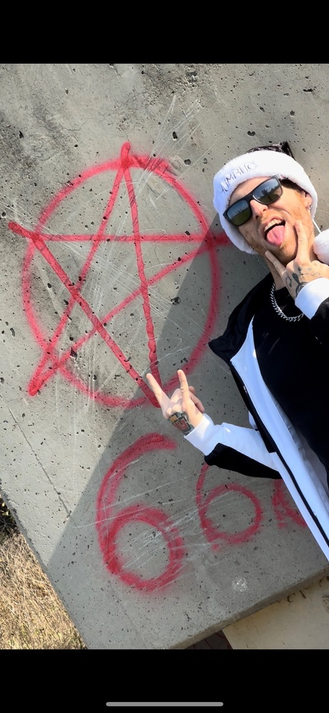 Bug-is-Hung @bug237 cover picture