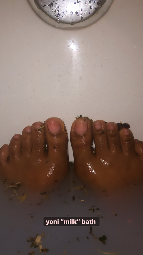 🦶🏽🍯🍫 @butterpecanfootsy cover picture