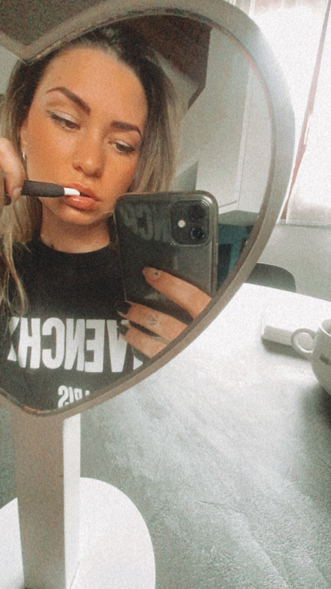 Celeste @celestevibe cover picture