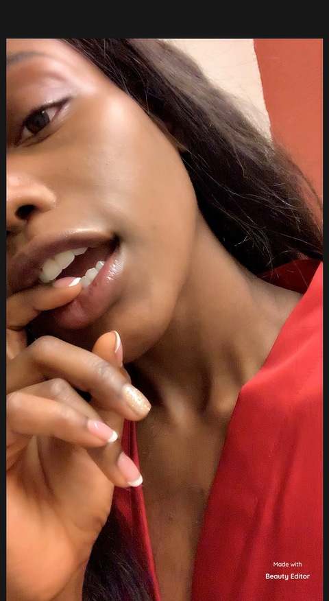 Naomi @cheekybaby cover picture