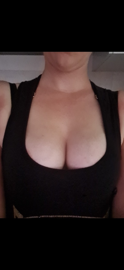 Chloe @chloe972 cover picture