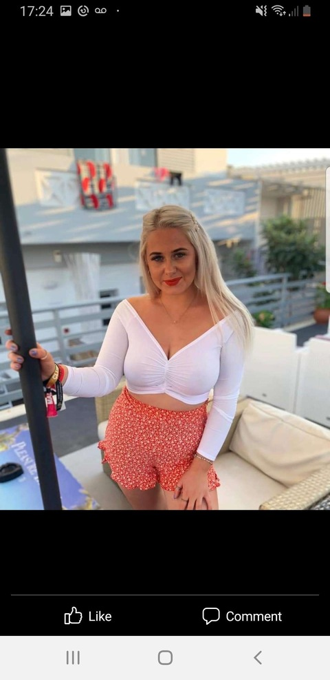 Chloe Fennell @chloefennell cover picture