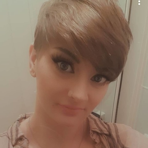 Chloe Woahie @chloewoahie cover picture