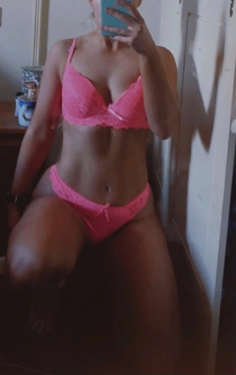 Cait G @ckg1997 cover picture