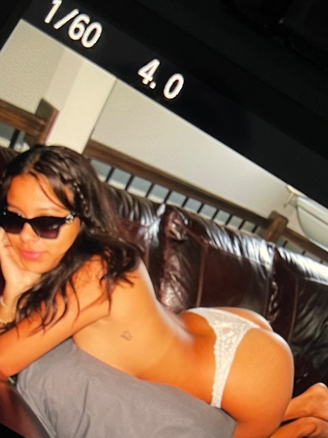 Laura salazar @colombianitaxoxoxo cover picture