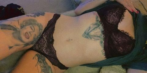 Courtney @court33 cover picture