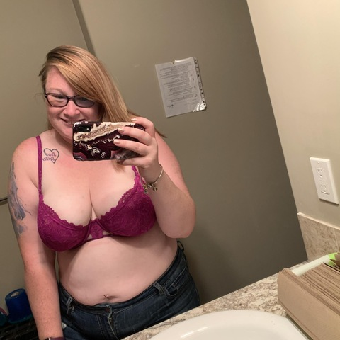 Courtney @courtneybayes cover picture