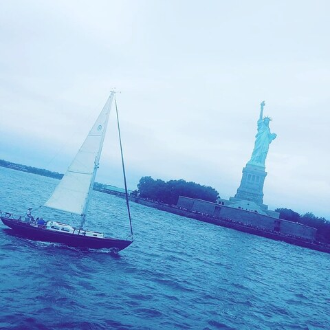 Cameron Maury Thompson @creativebullshittery cover picture