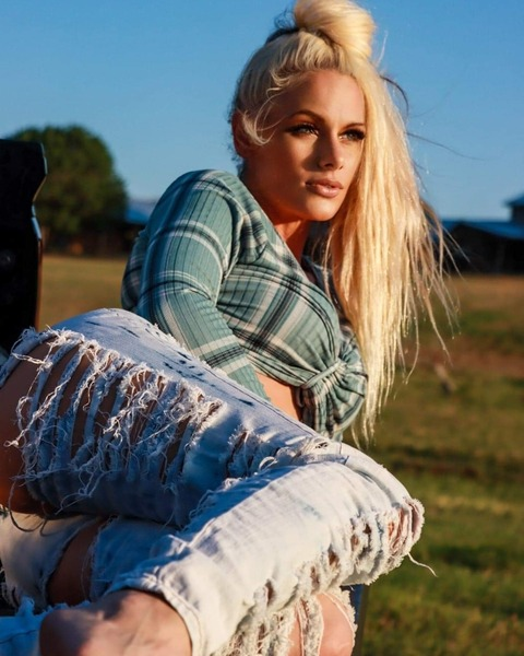 Cynthia @cynthiatazer cover picture