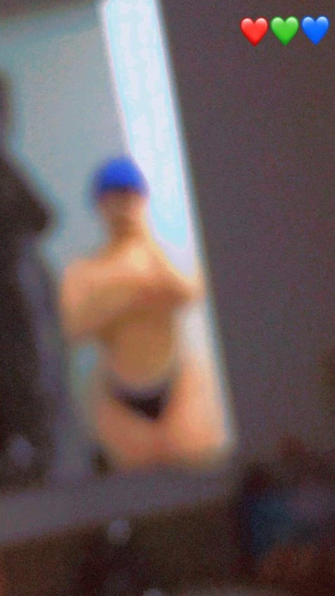 Dee @dabear19 cover picture