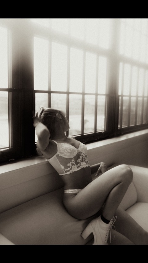 🤍 Dawn Britany 🖤 @dawnnbritany cover picture