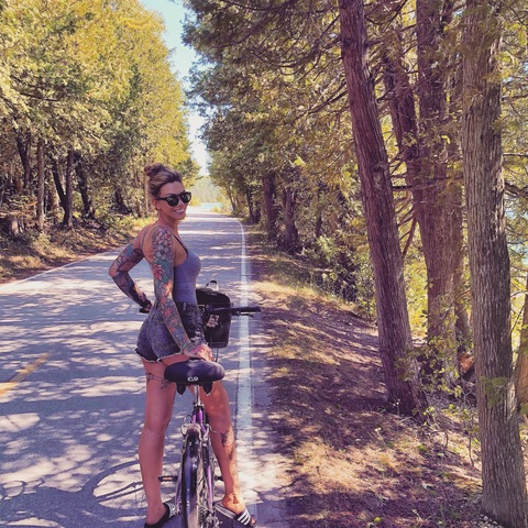 Dee Dennis @dee_dennis cover picture