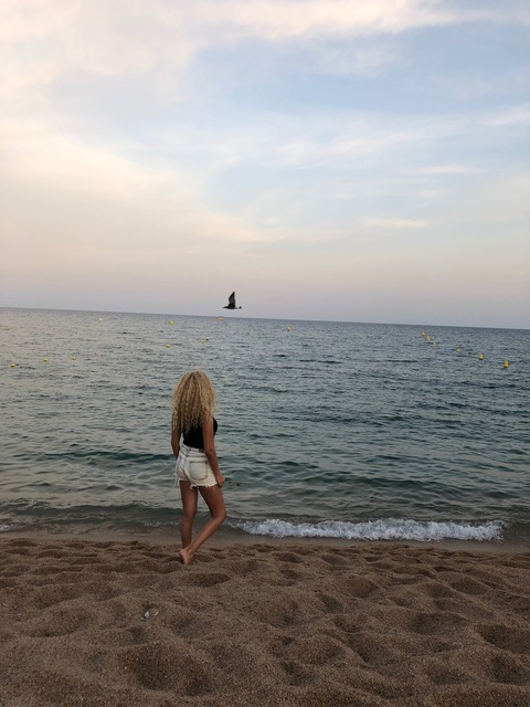 Andreea Lena @deeahelen cover picture