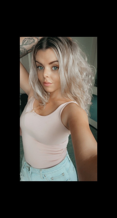 Delaney @delaneyxo cover picture