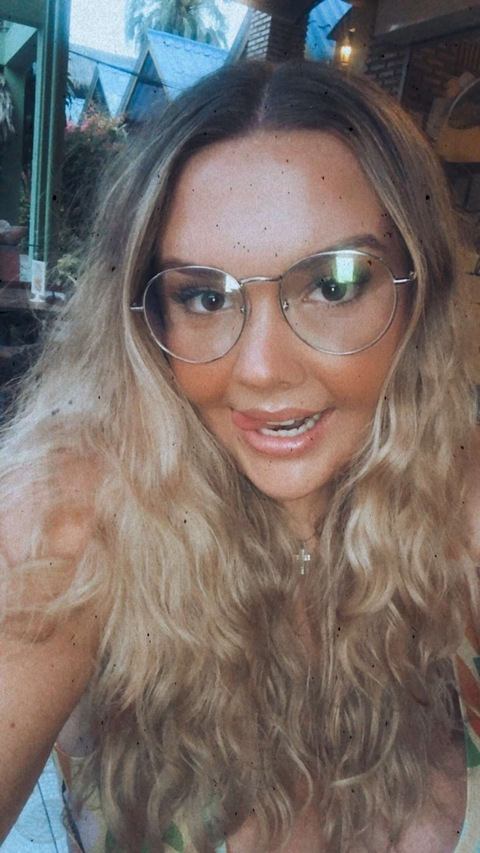 Delilah @delilah_x1 cover picture