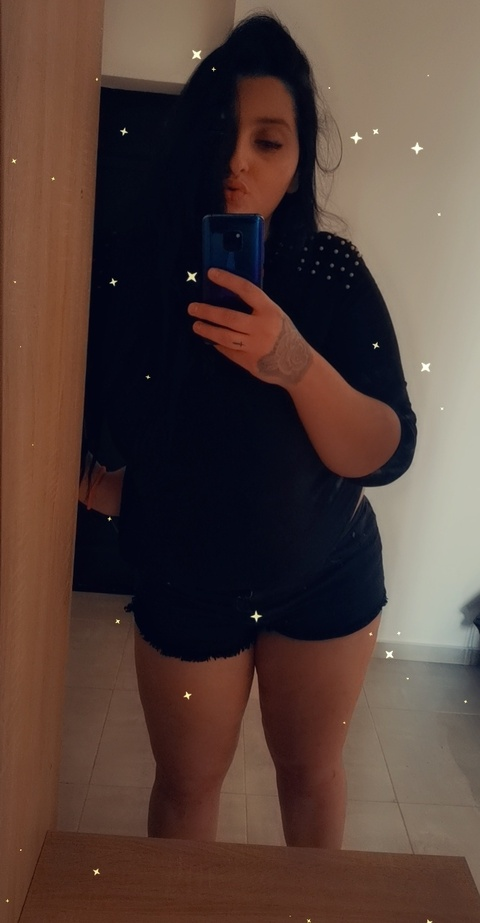 Diana Adriana @diannajo cover picture