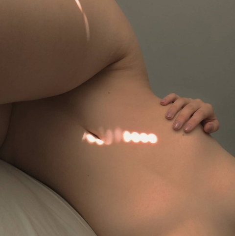 Evelyn @e.v.e.l.y.n.shz cover picture