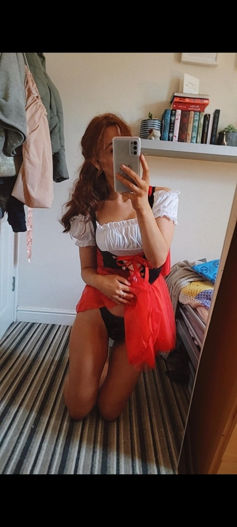 Evelyn Hatch @easyeve cover picture