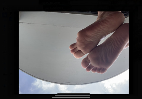 8 @eightprettytoes cover picture