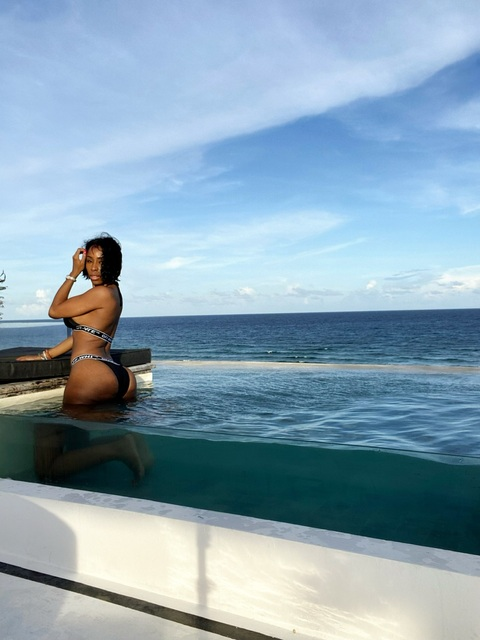 Elizareign @elizareign cover picture