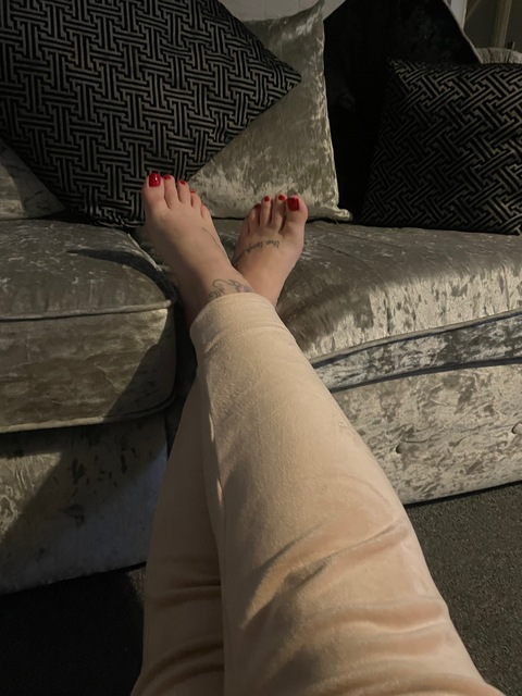 Ella @ellas2feet cover picture