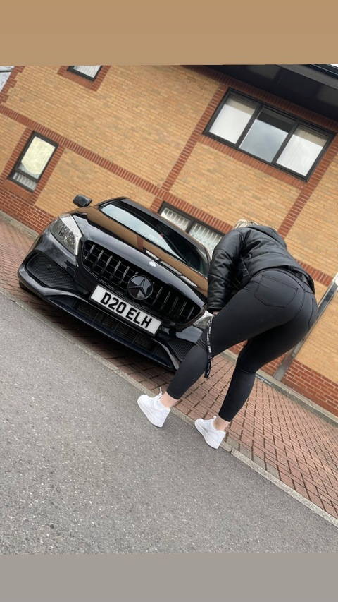 Ellie Leigh @ellieleighh cover picture