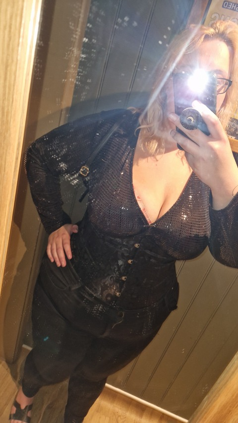 Eloise Hoare @elliemoo99 cover picture