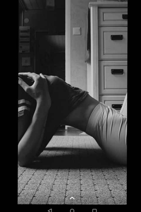 Elle @elliesmind cover picture