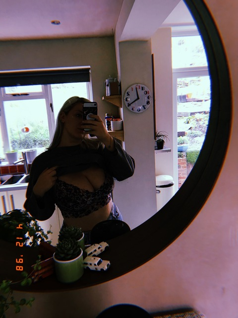 Em @emelia cover picture