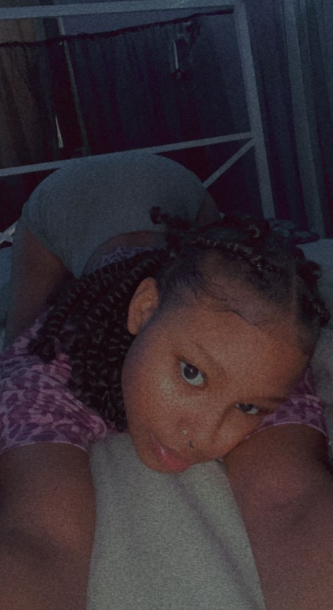 Jackie @emilia_69 cover picture