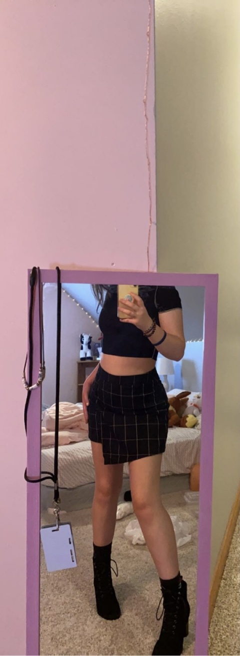 Emma @emmy13 cover picture