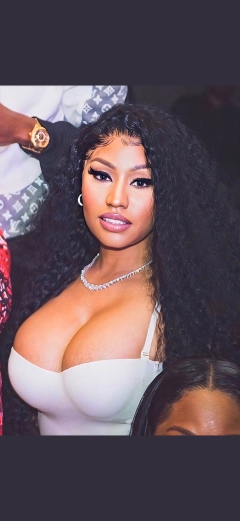 Dominique Royalty @forevericy cover picture