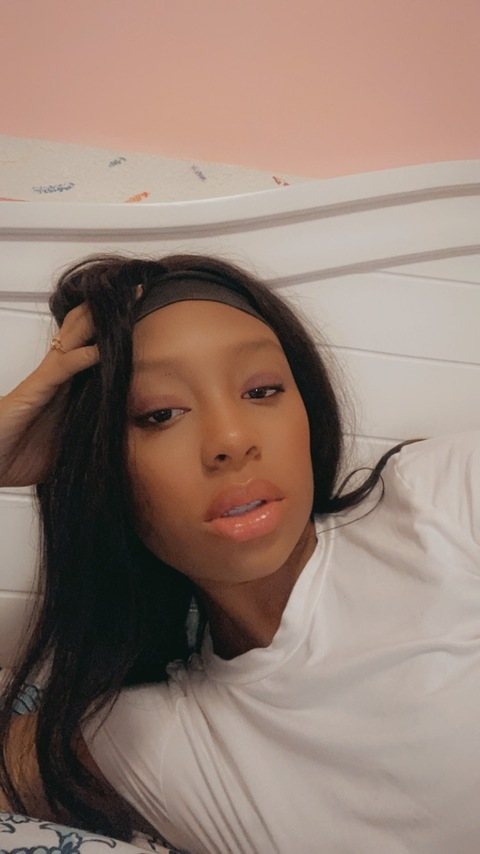 FreakyMiMi @freakymay cover picture