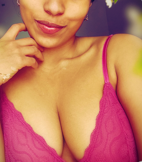 Sara Jones @gattiposa cover picture