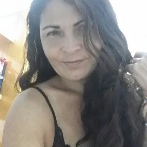 Giselly @giselly cover picture