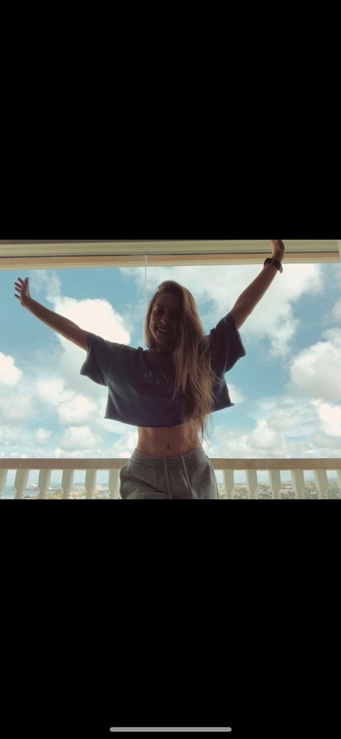 natalie @gnatalie cover picture