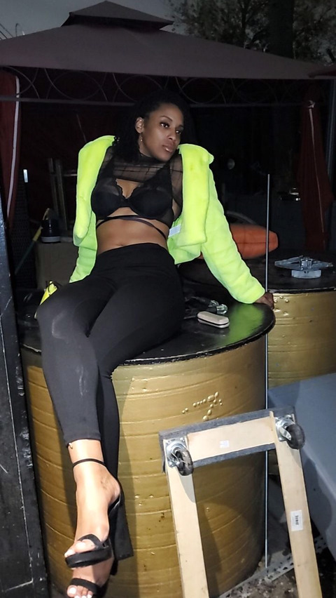 GoldenGal @goldengal25 cover picture