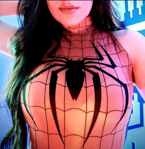 Hanna Cyper @hannacyper cover picture